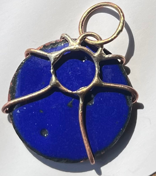 Circular kiwi pendant